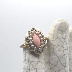 SALE! Vintage Avon Cocktail Ring in Pink and pearl. Gold tone setting. Size 6 US